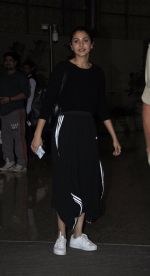 Anushka Sharma snapped at airport in Mumbai on 2nd June 2016